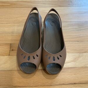 Crocs Women’s Mabyn slingback mini wedge sandals in brown Size 9